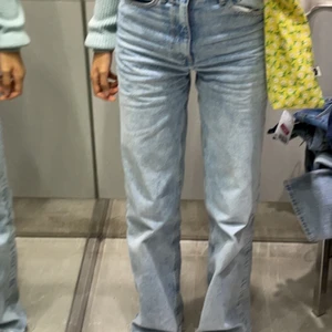 Zara jeans - its very trendy and nice. Zara jeans Wide leg high waisted I am 164cm and it is size 32