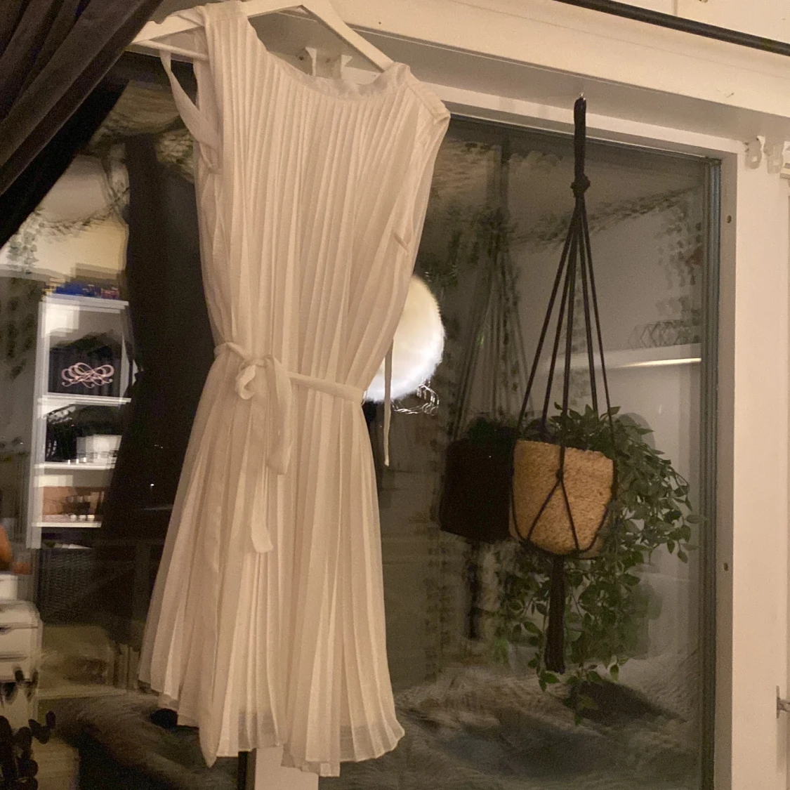 Bubbleroom vitklänning - 90