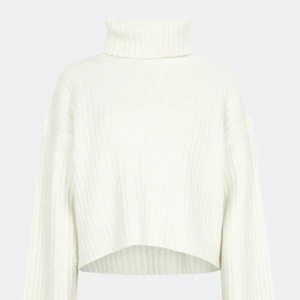 Stickad tröja - En stickad tröja från bikbok, använd under ett tillfälle. Det var för en julbild, så är därav som ny. Kan betala billigare vid en snabb affär. Skriv om du vill ha fler bilder! Kostade 400 kr egentligen men kan sälja den för 250 då den är så ny.