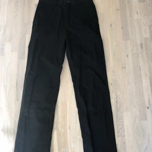 Han Kjobenhavn byxor - Säker dessa svart designer byxor från Han Kjobenhavn, storlek 46/S i her och passar dem som har 29-31 i midjestorlek. Ordinarie pris 1699kr. Skick 9/10. Exl 📦 