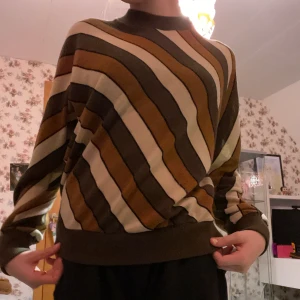 randig brun tröja - supergosig brun tjocktröja som jag inte vet vartifrån den kommer