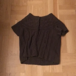 Stickad kortärmad kofta - Jätte fin kofta från Zara