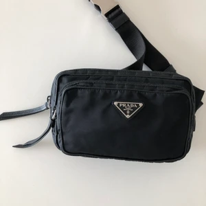 Prada Nylon Bumbag - Prada nylon bumbag sparsamt använd 💞🤍✨ Nypris 10200kr ⚡️ Dustbag medföljer!