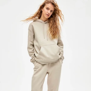 Hoddie  - Basic hoddie från H&M i beige🤍 (lånad bild)