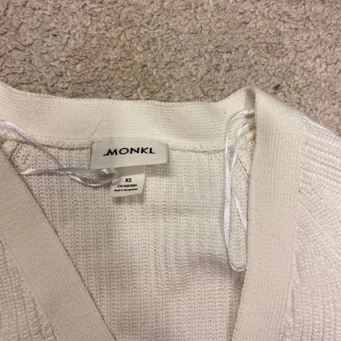 Stickad kofta från monki  - 90