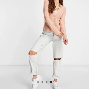 Rosa kofta 💕100kr+frakt  - Helt oandvänd kofta från ASOS, jätte mjuk och gosig finns även en extra knapp jag fick med när jag beställde. Är i storlek s, väldigt stretchig! 