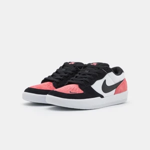 Nike force sb 58 🤍 - Intressekoll på dessa Nike sb force 58 skorna 🤍 använda flitigt men kan tvättas innan köp! Perfekta skor till sommaren 😇 Nypris 730 kr (på zalando)   Kom med prisförslag/bud! 