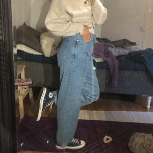 Wide weekday jeans  - Vida Weekday jeans, intagna i midjan, sköna o fin blå jeansfärg✨ helt oanvända, inköpspris 650kr