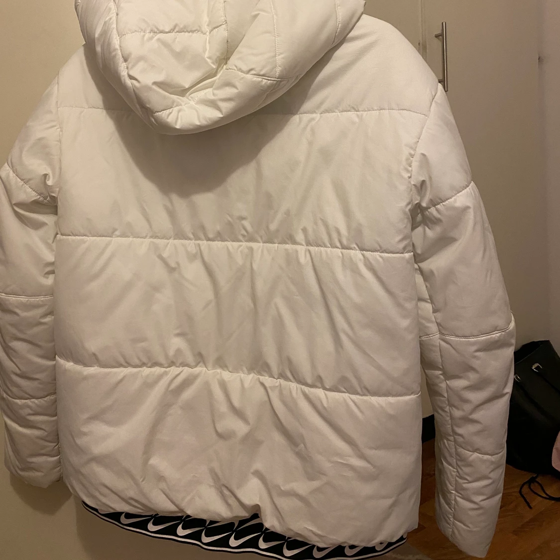 Vit vadderad Nike jacka i strl S/M - 90