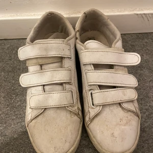 Sneakers - Använda sneakers. Kan tvättas innan köp om så önskas. 