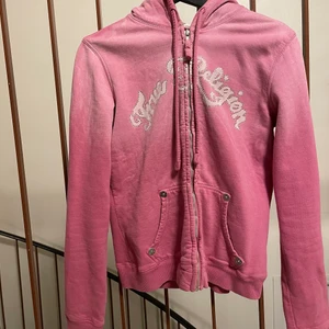 True Religion zip Hood med stenar - Snygg! Liten i storleken. Passar 170-180