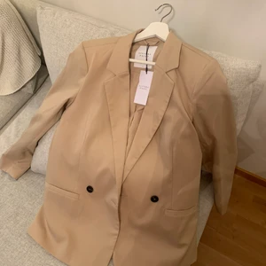 Blazer oversized  - Blazer oversized med prislapp på aldrig använd i storlek S 