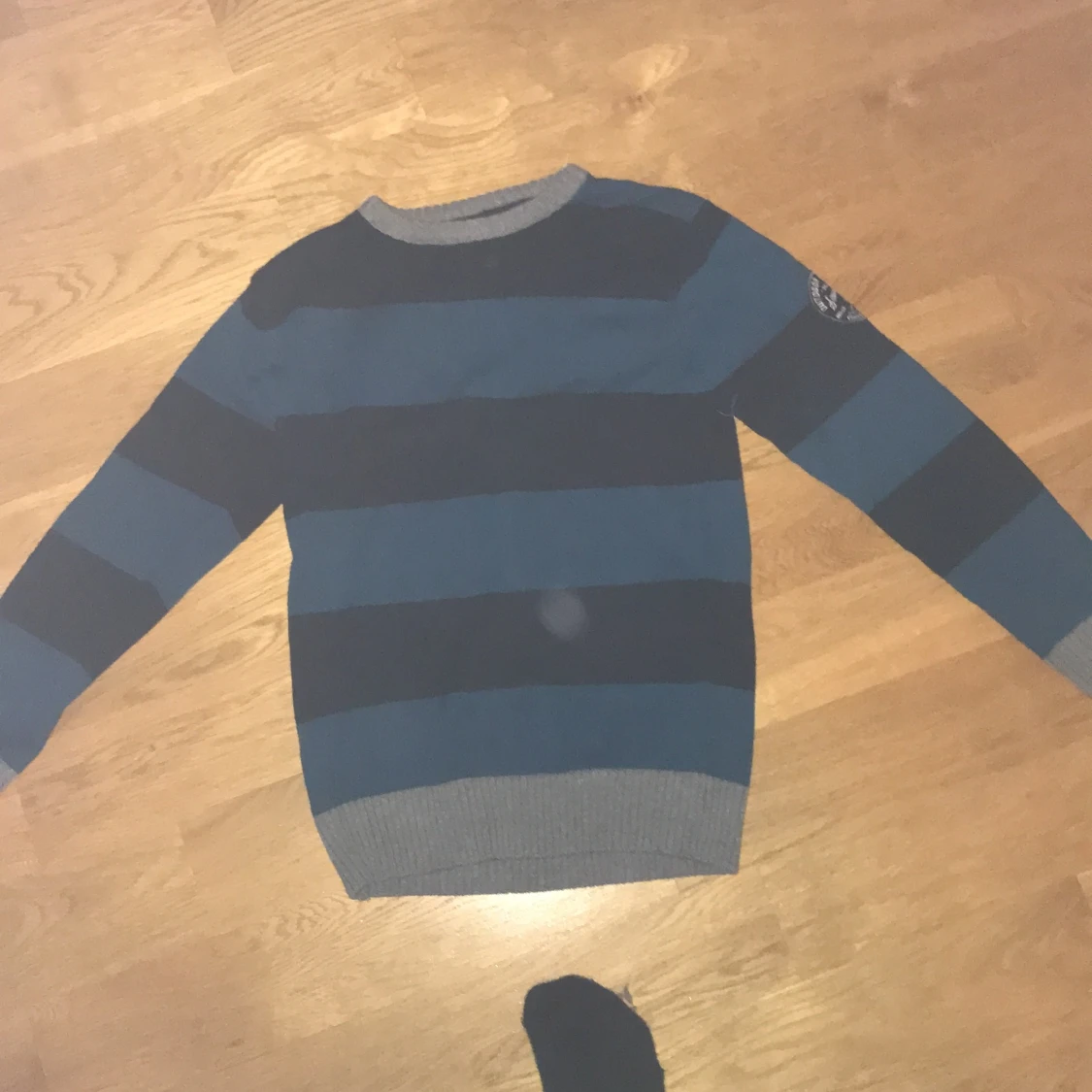 Stickad tröja strl small