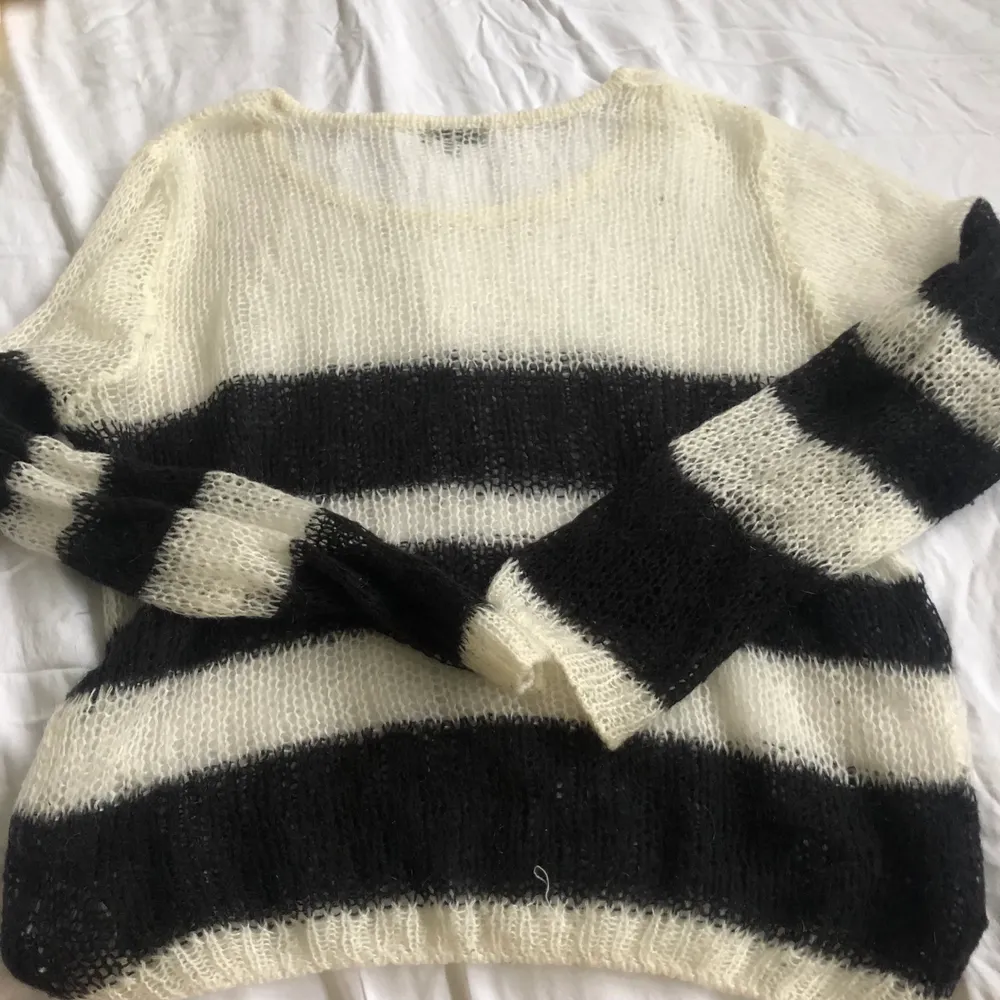  HÖGSTA BUD 180kr köp direkt för 200kr !!!! vintage bikbok sweater . Stickat.