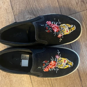 Skor - Snygga skor i bra skick i storlek 36, köparen står för frakten. Säljer endast för att dom blivit för små 