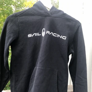 Sail racing hoodie  - Köpt för ca 1 år sen och inte använd särskilt många gånger. Storlek 160. 