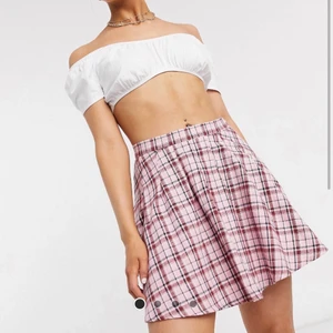 Kjol - En så fin kjol som är helt oanvänd, prislapp kvar! Lite stor för mig, men världens finaste färger och bra längd.  Köpt från Asos för cirka 400 kr. 