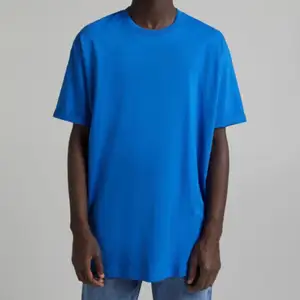 En fin blå T-shirt som är lite stor då jag tog storlek S men är ganska över Sized hittar inte något som passar me tröjan så inte använt den nångång <3 kan skicka fler bilder 