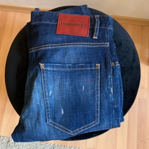 Dsquared2  - Dsquared2 jeans storlek 48. Köpt från Farfetch, nypris 4200kr.