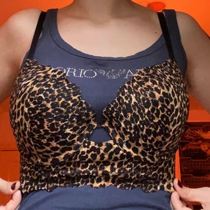 Push up bh topp - Leopard push up bh/ topp i storlek 80 D. Inte jättemycket push upp men ändå lite:)