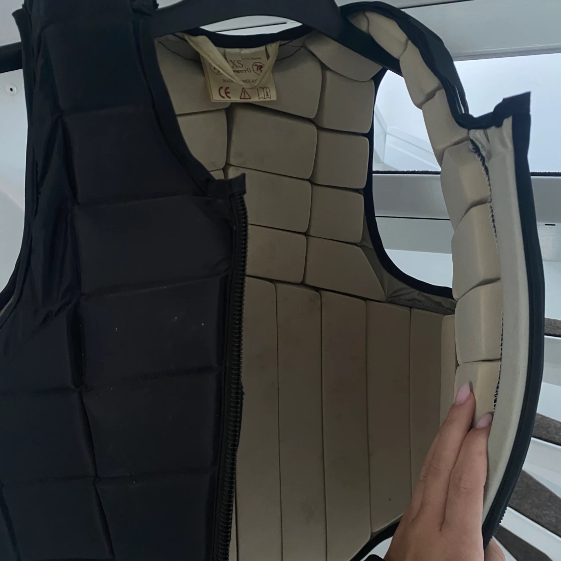 Svart ridväst Racesafe XS - 91