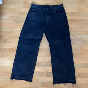 Monki jeans - Ett par ganska baggy monki jeans i bra condition, det är tjej modell men funkar lika bra på killar