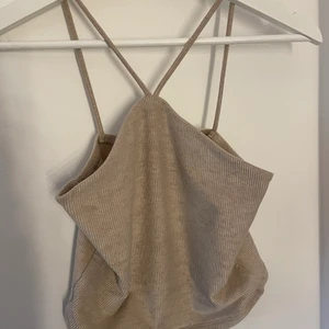 Topp - Det populära linnet från Gina Tricot!💓 Använd 3-5 ggr!