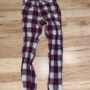 Rutiga pyjamas byxor som många har! Riktigt fina men för små,!💓