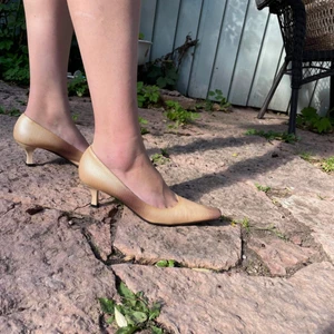 Italienska vintage klackskor - Vintage Sandro vicari klackskor i ormskinn storlek 37.5. 