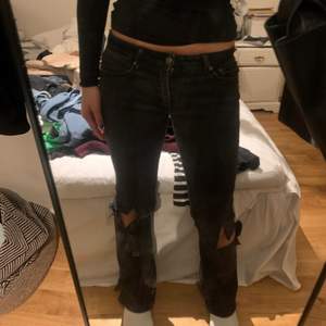 Grå/svarta lågmidjade jeans från crocker 