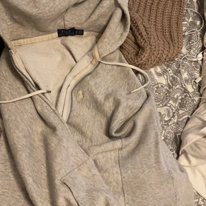 Ralph lauren hoodie  - Betalning sker via swish. Köparen betalar frakt!