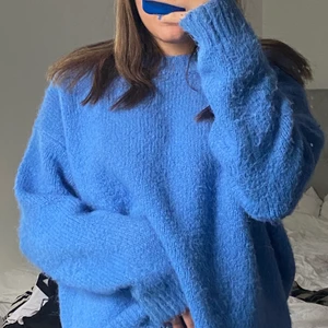 Zara tröja - Säljer denna jätte fina stickade tröjan från zara. Den är helt slutsåld och finns inte längre på hemsidan! Köparen står för frakt ! Buda från 300 eller köp dirket för 400