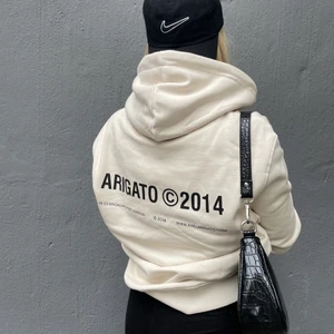 Arigato hoodie - INTRESSEKOLL: tröjan är tvättad en gång så nästan som nu! Strl XS. Säljer pga inte riktigt min stil.  (nypris 1700kr) pris kan diskuteras