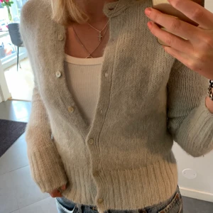 Kofta - Jätte fin Alpacca kofta från Zara, slutsåld, i en fin grön färg! Buda endas om du kan betala. Köp direkt för 550kr!!