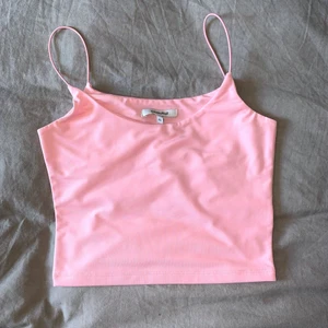 Topp från chiquelle - En topp från chiquelle som jag har använt en gång då jag växte ur det! Magisk färg och toppen är i nyskick! Storlek Xs💘 Vid frågor kom privat, frakt 66kr. Vid köp av flera plagg samtidigt postas det ihop och man betalar bara för en frakt.