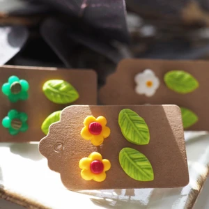 Orange daisy earrings set  - Earrings made of polymer clay- light weight- colorful 