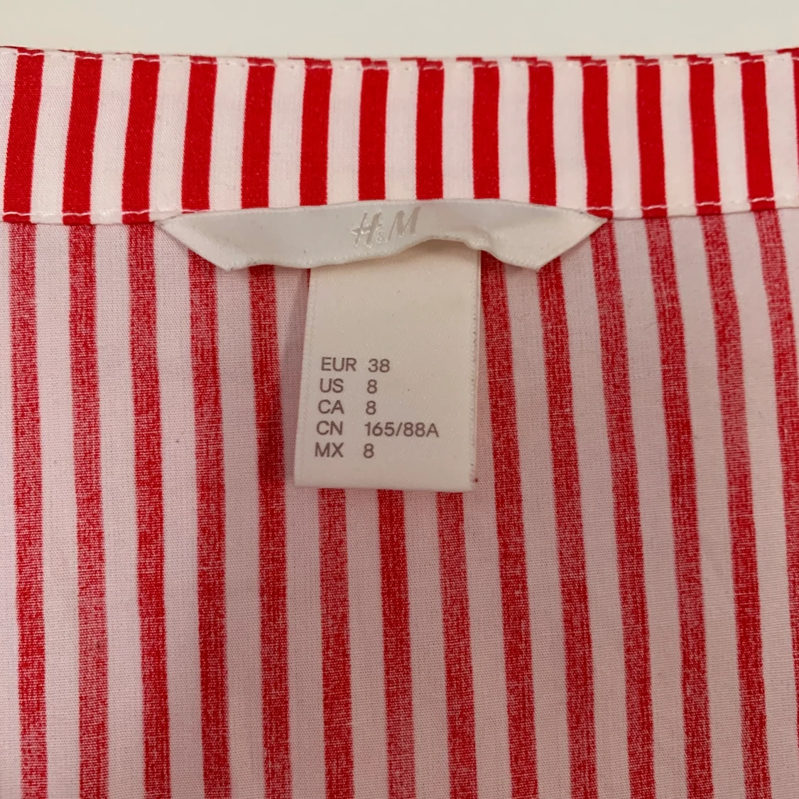 Röd randig knytblus  - 90