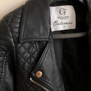 Skinnjacka - Skinnjacka från Bubbleroom!! (inte äkta skinn) Aldrig använd, fick i gåva💗 väldigt bra skick