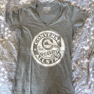 Converse t-shirt strl. Xs - Säljer T-shirt från converse. Knappt använd och i mycket bra skick. Passar både Xs och S. Pris kan såklart diskuteras:) Kan mötas upp i Malmö annars står köparen för frakten 
