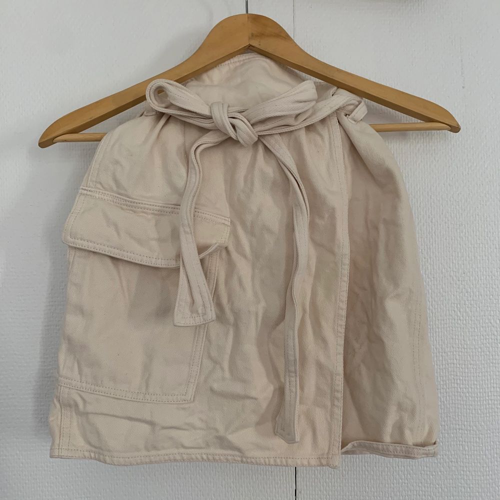 Cool Cargo kjol från H&M, Knapp använd. Storlek 34 🪐. Kjolar.