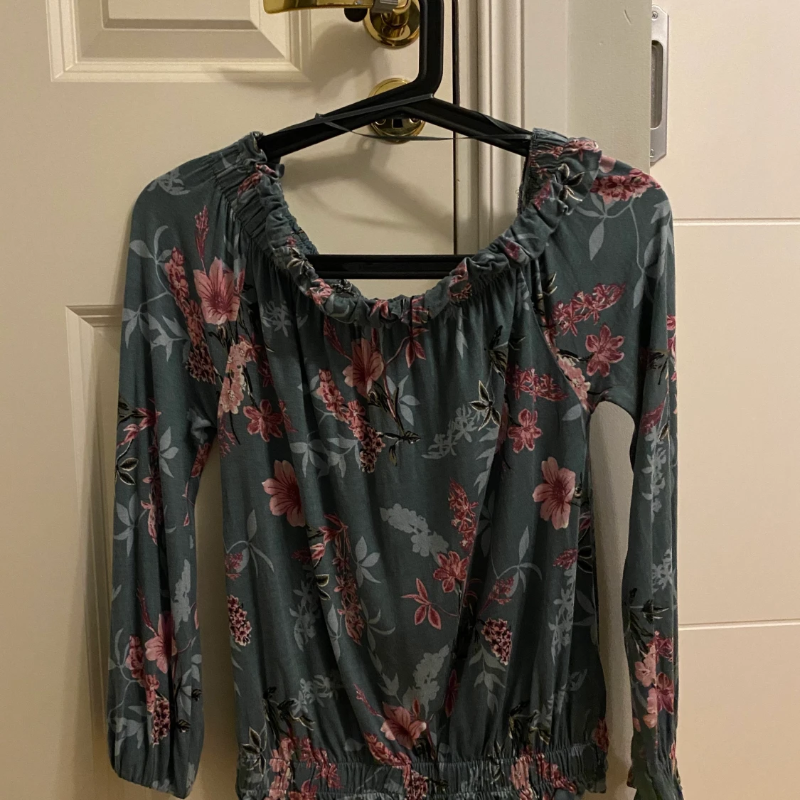 Off shoulder tröja i storlek XS - 90