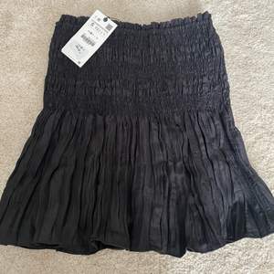 Säljer en oanvänd kjol från zara, storlek s😍
