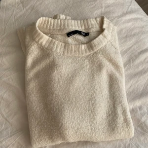 Stickad mysig tröja   - Jätte mysig tröja, storlek M 150 kr 