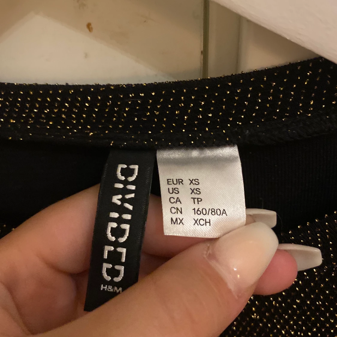 En svart guld glittrande tröja!  - 90