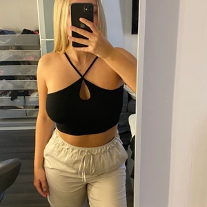 2in1 PaketPris - Säljer båda två i samma paket för 100kr endast. Storlek M, passar även S. Använd fåtal gånger. Frakt 59kr