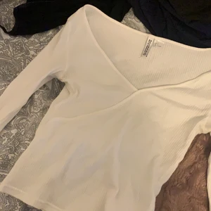 Tajt skit snygg men basic urringad tröja - Skit snygg med basic. Från HM i strl S. Ribbad. Nypris:99kr