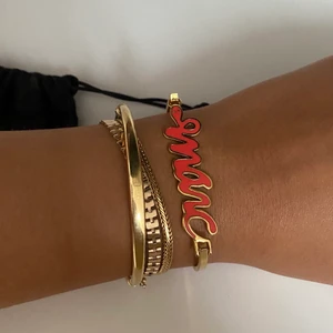 Marc Jacobs armband - Snyggt och unikt armband från marc Jacobs i bra skick, dustbagen nedkommer och pälsen rullas självklart bort☺️☺️