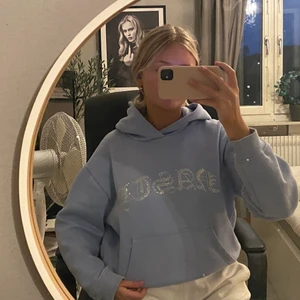 Blå Hidden Cult hoodie - Använd några få gånger och Jättebra kvalite