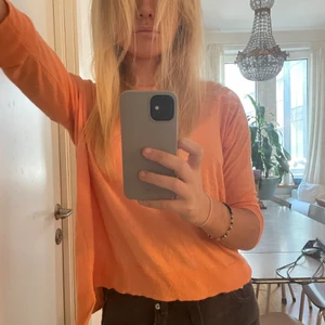 Acne T-shirt  - Så fin T-shirt från Acne som är så bekväm! Passar dig som har storlek xs-m. Skriv privat för fler bilder