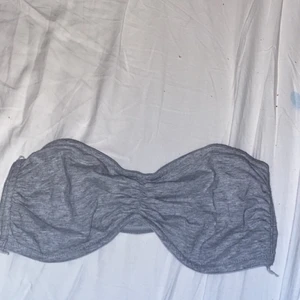 Top - En söt sommar top❤️ köptes från secondhand för ett tag sen! Fortfarande bra kvalitet dock